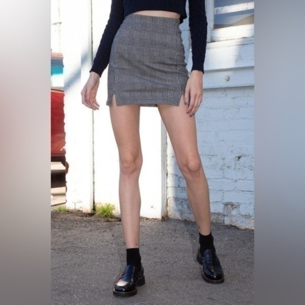 Brandy melville John Galt Cara Skirt Black plaid